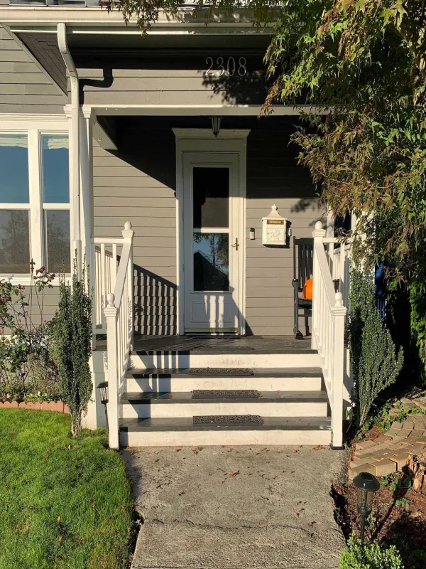 2308 handrail exterior5